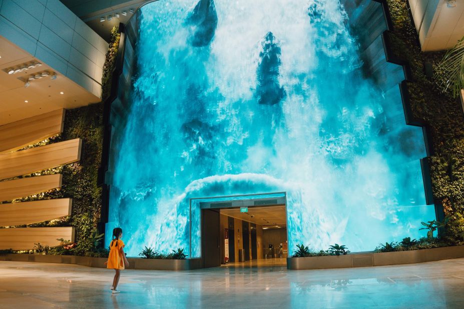 Терминал 2 Чанги Сингапур - цифровой водопад